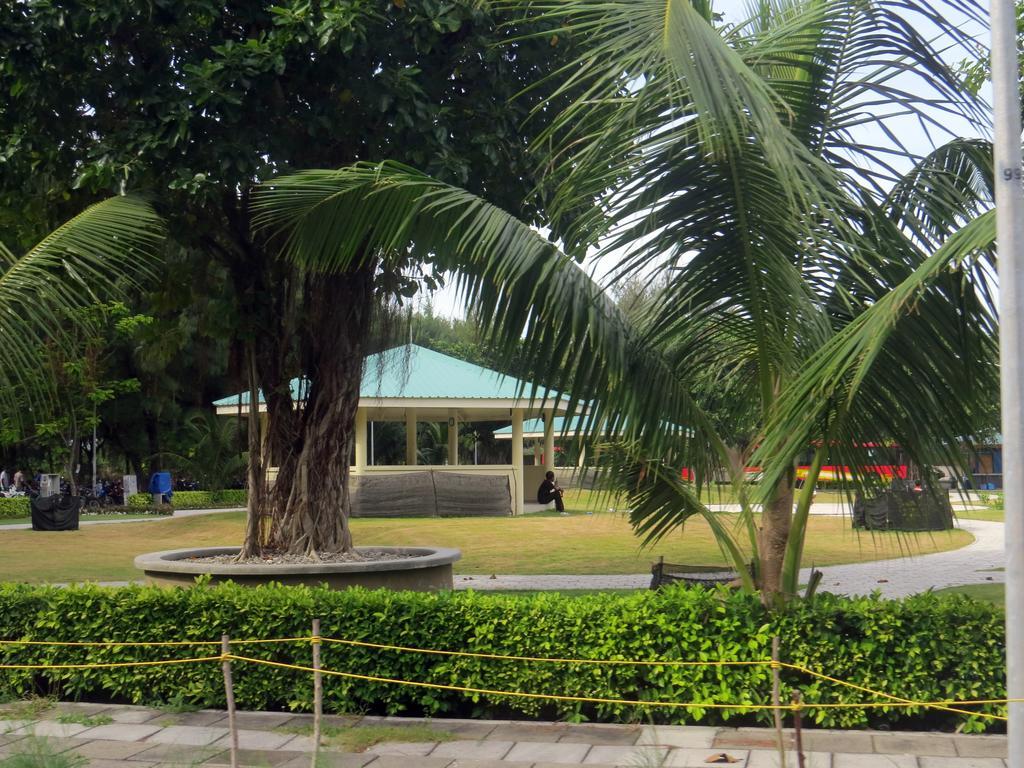 Coral Queen Inn Hulhumale Exterior photo