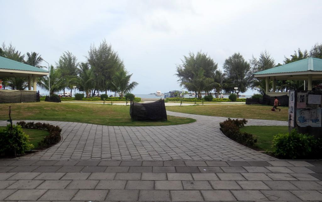Coral Queen Inn Hulhumale Exterior photo