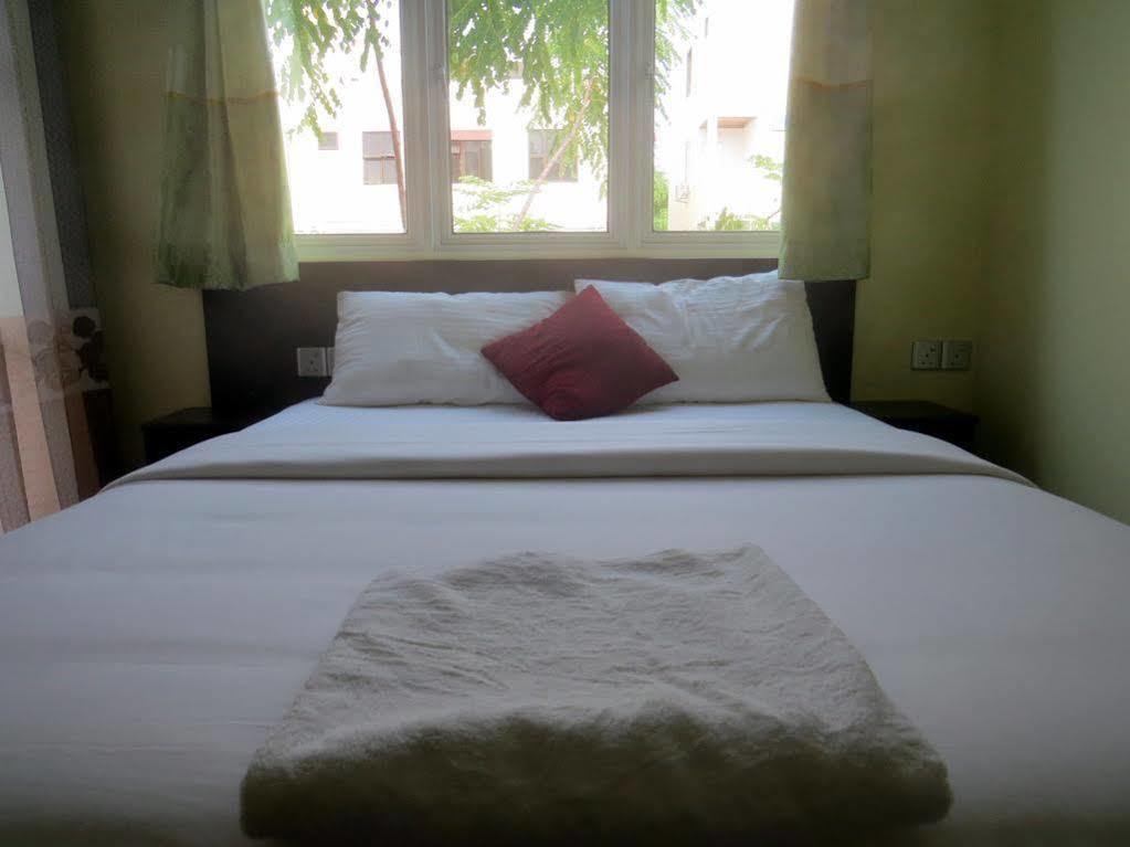 Coral Queen Inn Hulhumale Exterior photo