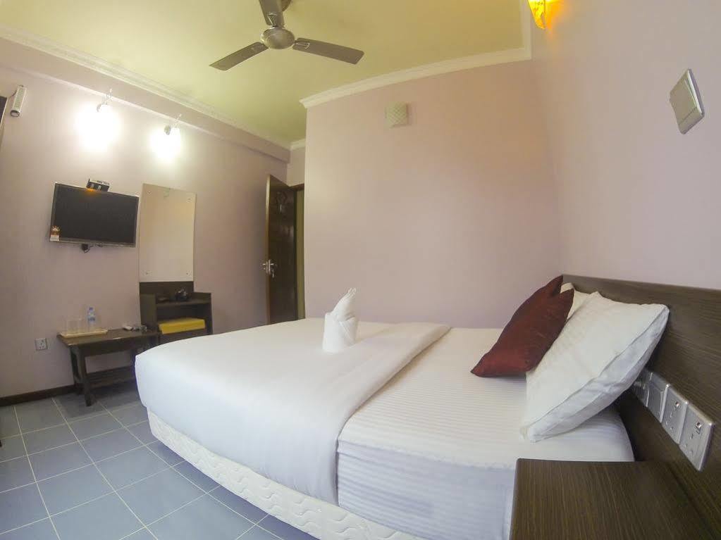 Coral Queen Inn Hulhumale Exterior photo