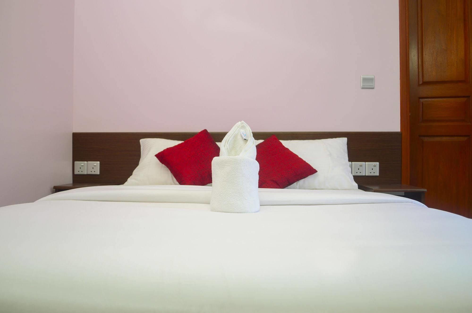 Coral Queen Inn Hulhumale Exterior photo